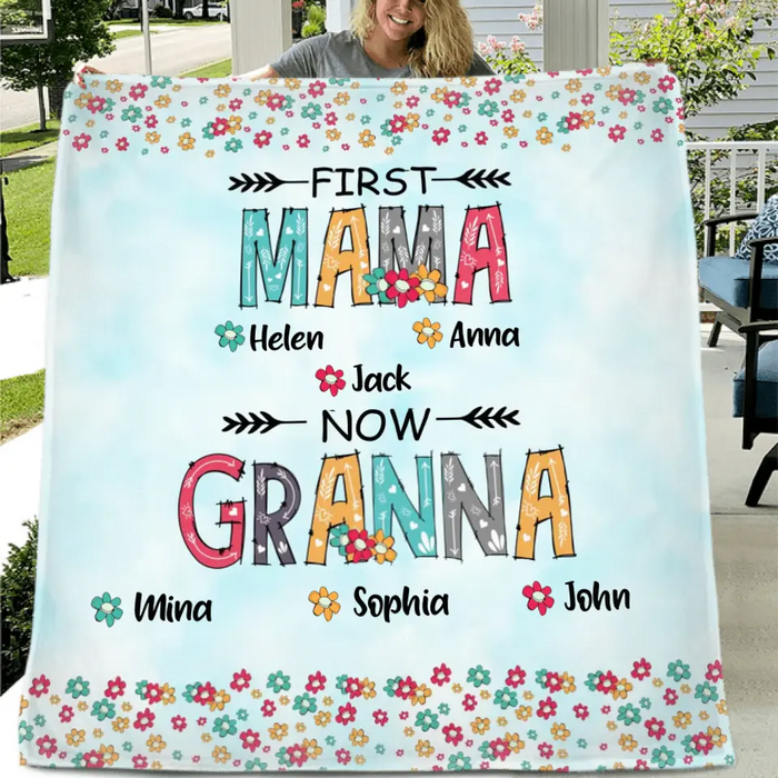 Custom Personalized Grandma Single Layer Fleece/ Quilt Blanket - Upto 4 Kids And 8 Grandkids - Mother's Day Gift Idea for Grandma - First Mom Now Nana Kid And Grandkids Flower Pattern