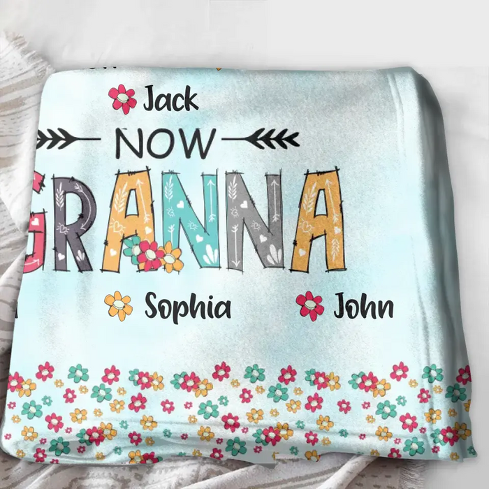Custom Personalized Grandma Single Layer Fleece/ Quilt Blanket - Upto 4 Kids And 8 Grandkids - Mother's Day Gift Idea for Grandma - First Mom Now Nana Kid And Grandkids Flower Pattern