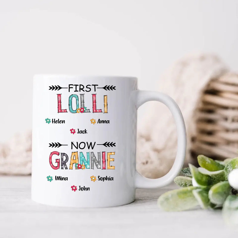 Personalized Grandma Coffee Mug - Up to 4 Kids And 8 Grandkids - Mother's Day Gift Idea for Grandma - First Mom Now Nana Kid And Grandkids Flower Pattern