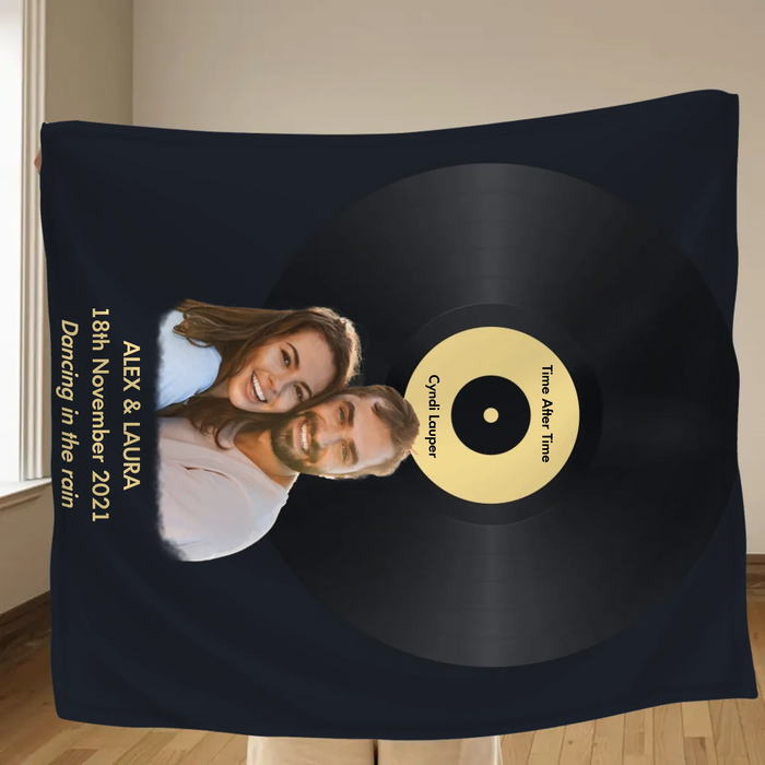 Personalized Couple Blanket – Custom Vinyl Record, Song Lyrics, Names & Special Date – Cozy Romantic Gift for Him or Her