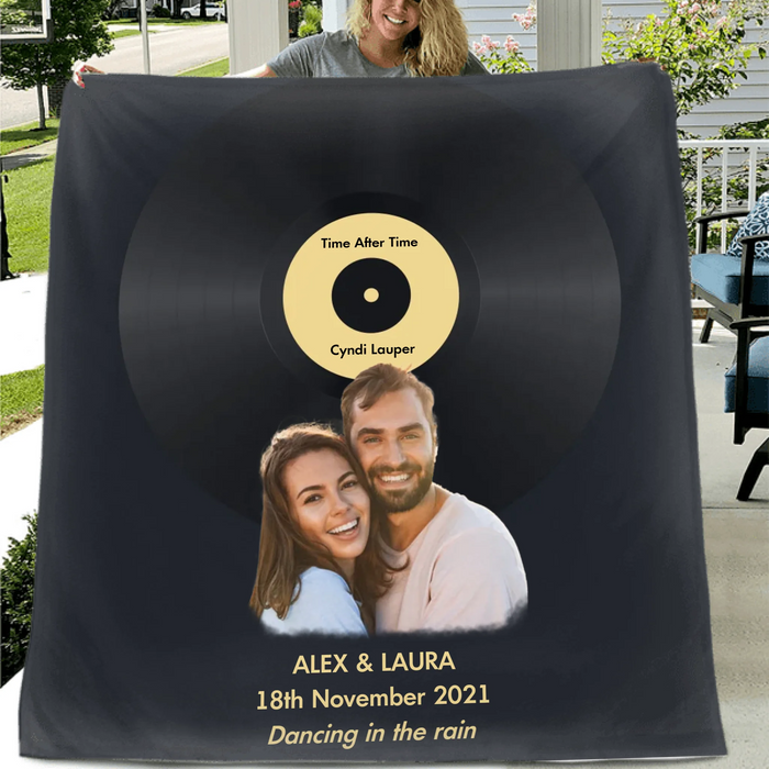 Personalized Couple Blanket – Custom Vinyl Record, Song Lyrics, Names & Special Date – Cozy Romantic Gift for Him or Her